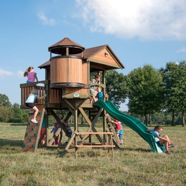 Backyard Discovery Eagles Nest Playhouse - Play Equipment